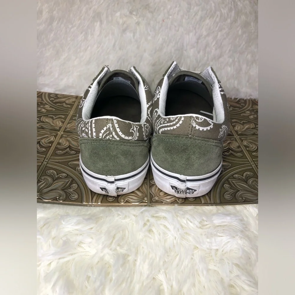 Vans Men's Green Paisley Sneakers size 7 Women’s 8.5